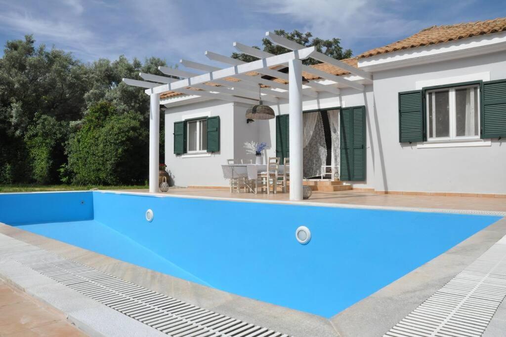 Erietta Near Lefkas Center Villa